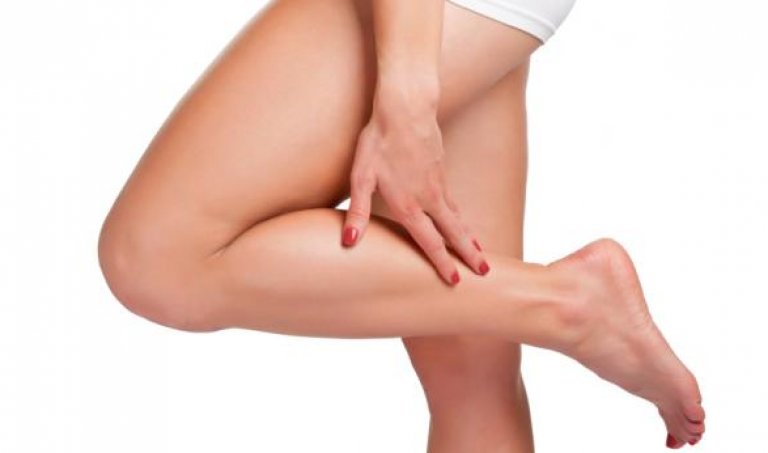 Receta de aromaterapia: aceite de masaje para piernas cansadas